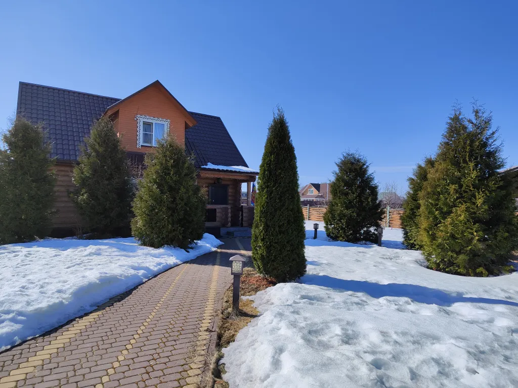 Теплый дом в русской деревне