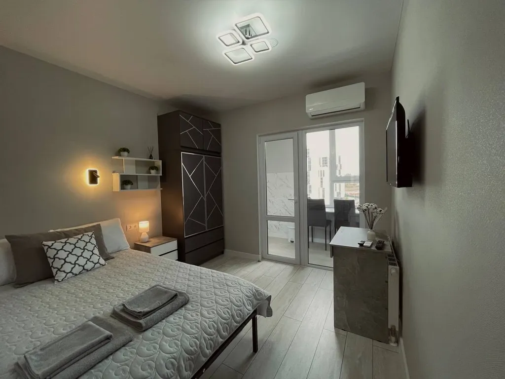 Добродей/Apart