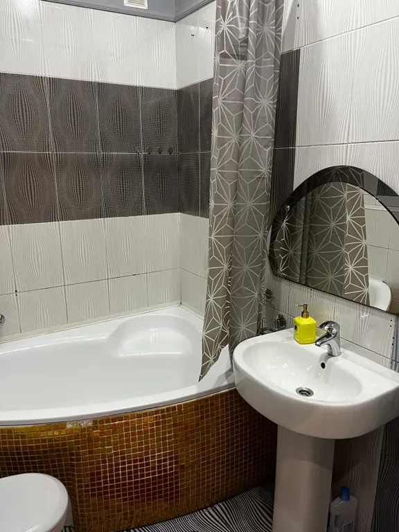 Квартира Трехкомнатные апартаменты Люкс — Колпино