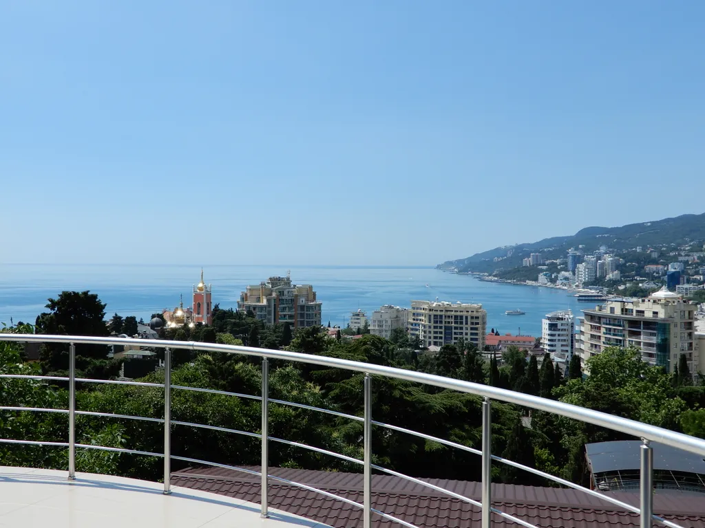 Квартира с большой панорамной террасой на море