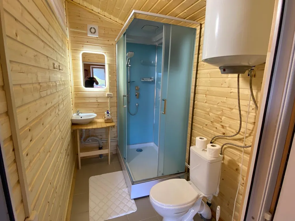 Домик с видом на лес и горы