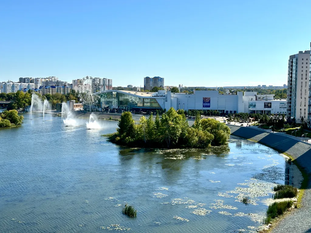 Студия с шикарным панорамным видом на набережную и реку Свияга