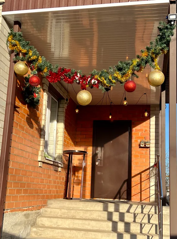 Этаж в частном доме с отдельным входом и баней на территории