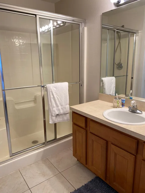 Уютный большой дом с бассейном недалеко от Диснейлэнда