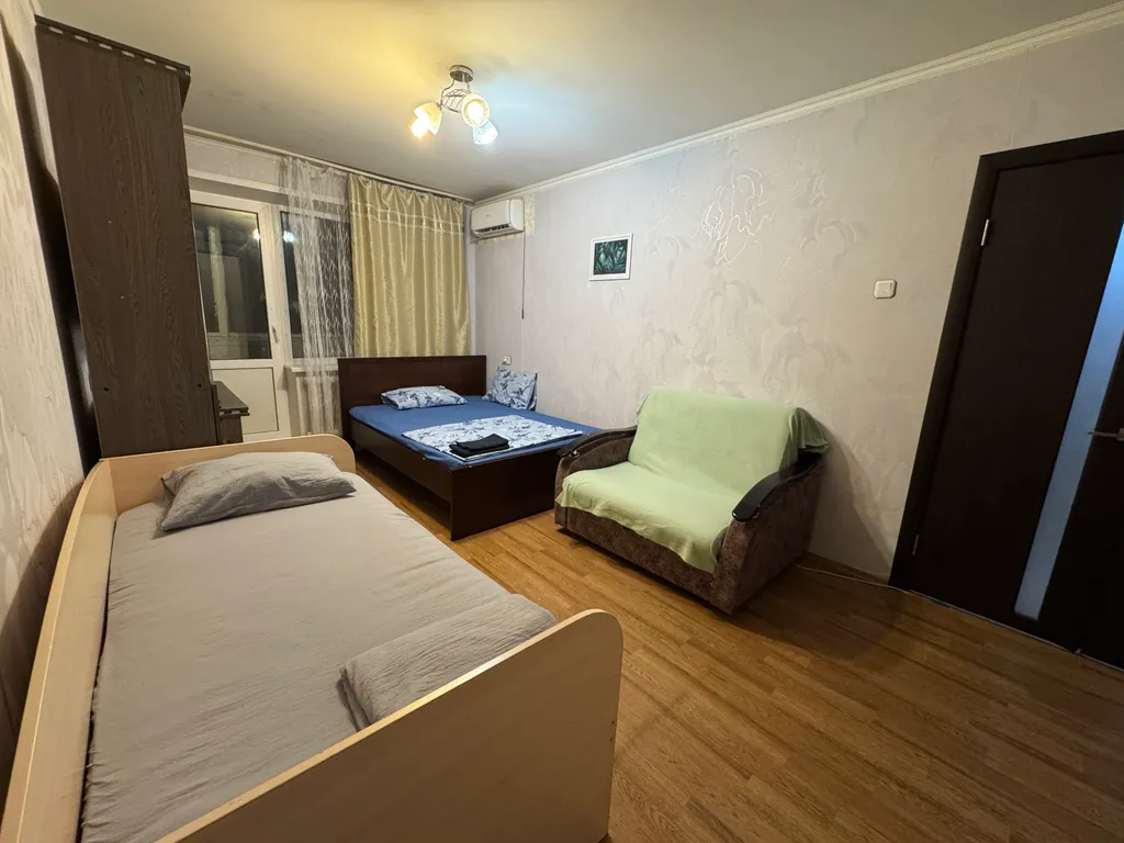 1 комнатная квартира, выход в лесо-парк рядом больница имени Середавина