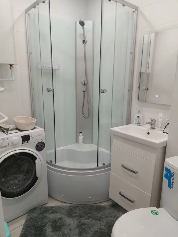 Современная квартира на берегу озера