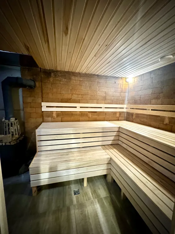 Дом с теплым бассейном и баней на дровах