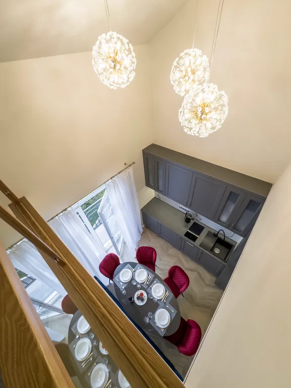 Дизайнерские 2-уровневые апартаменты в 5 минутах от моря