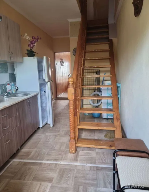 Эллинг на берегу моря