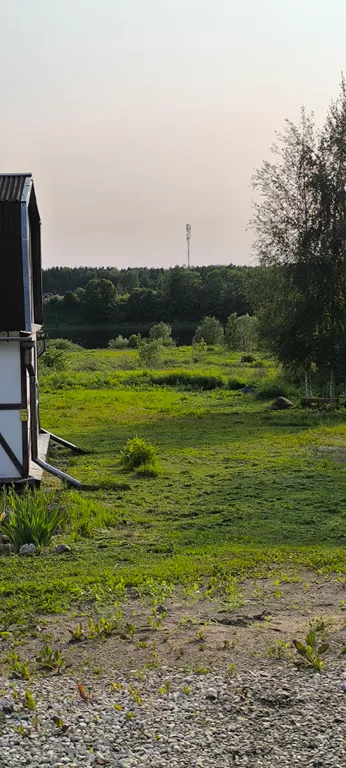 Уютный дом на берегу реки Великой