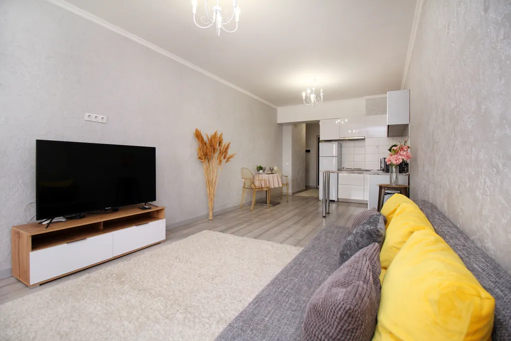 Квартира Студия, центр, с ярким акцентом — Алматы