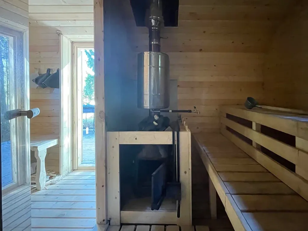 Домик с баней в лесу