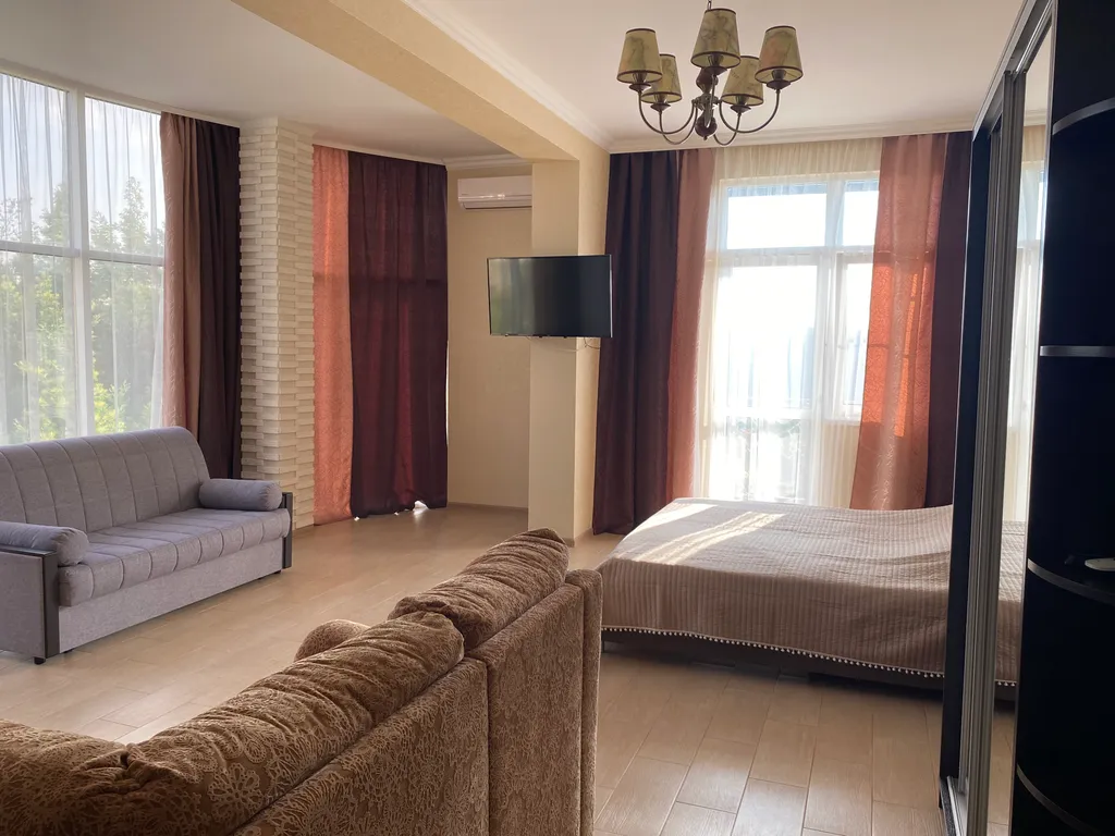 Дом в живописной деревне у моря с бассейном