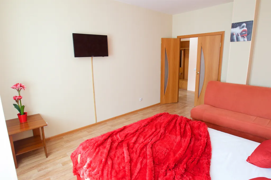 Квартира Квартира Уютная-прям напротив ТРЦ Планета — Красноярск