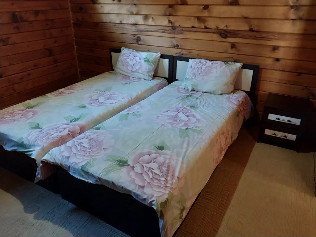 Коттедж на берегу озера Глубокое