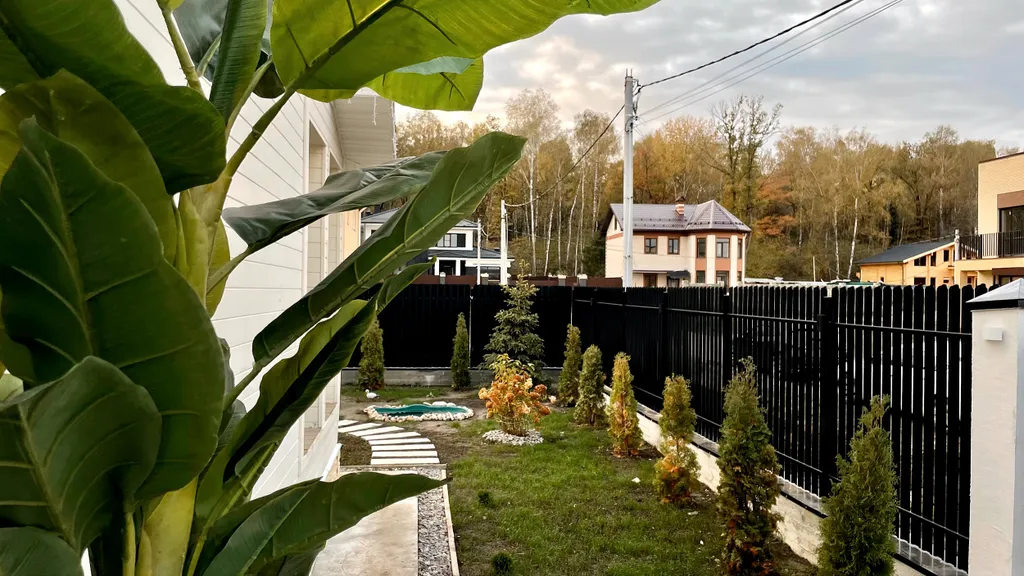 Загородный коттедж White house с бассейном и сауной