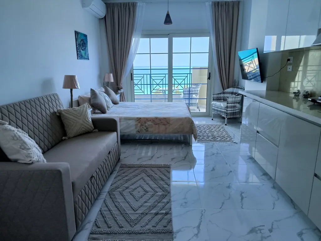 Уютная студия с видом на море и собственным пляжем