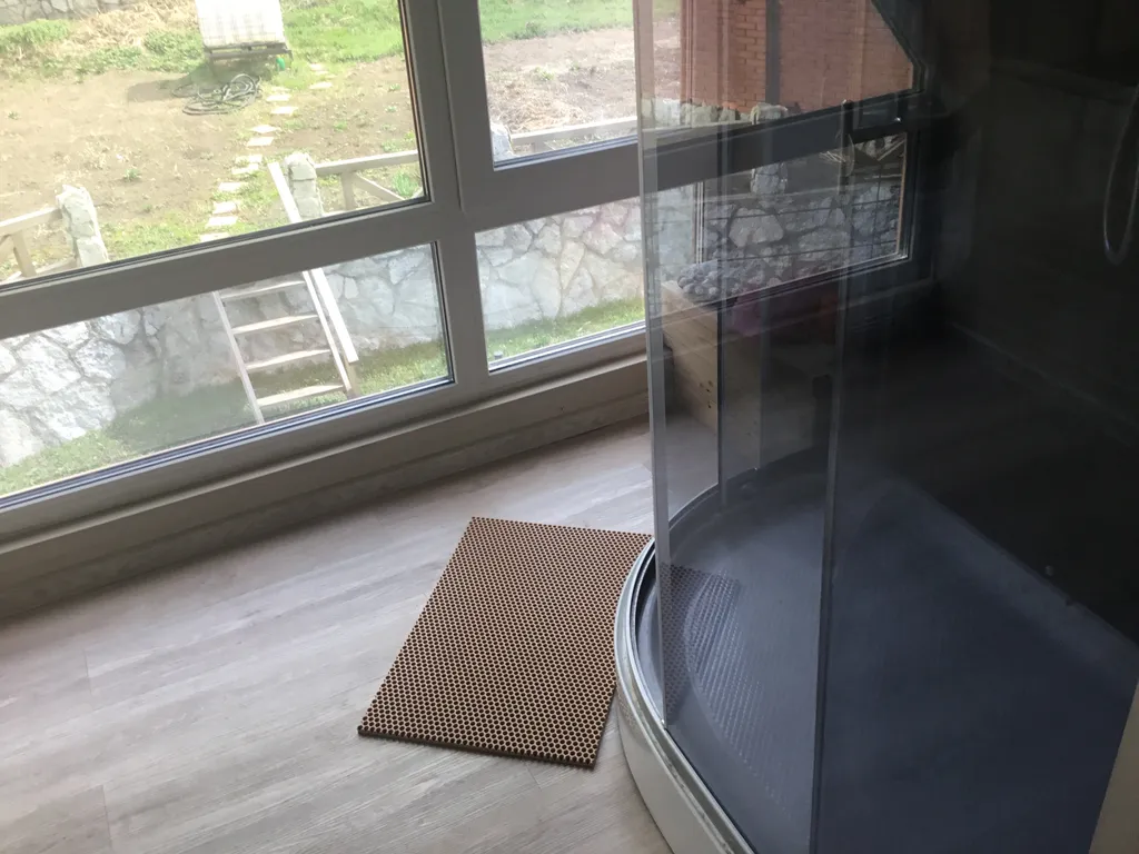 Эко-дом шале с камином на краю леса с видом на горную местность