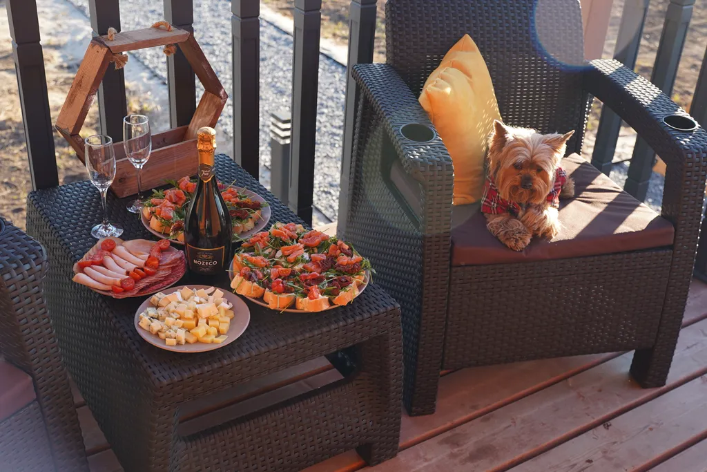 Уютный домик в тихом месте у реки