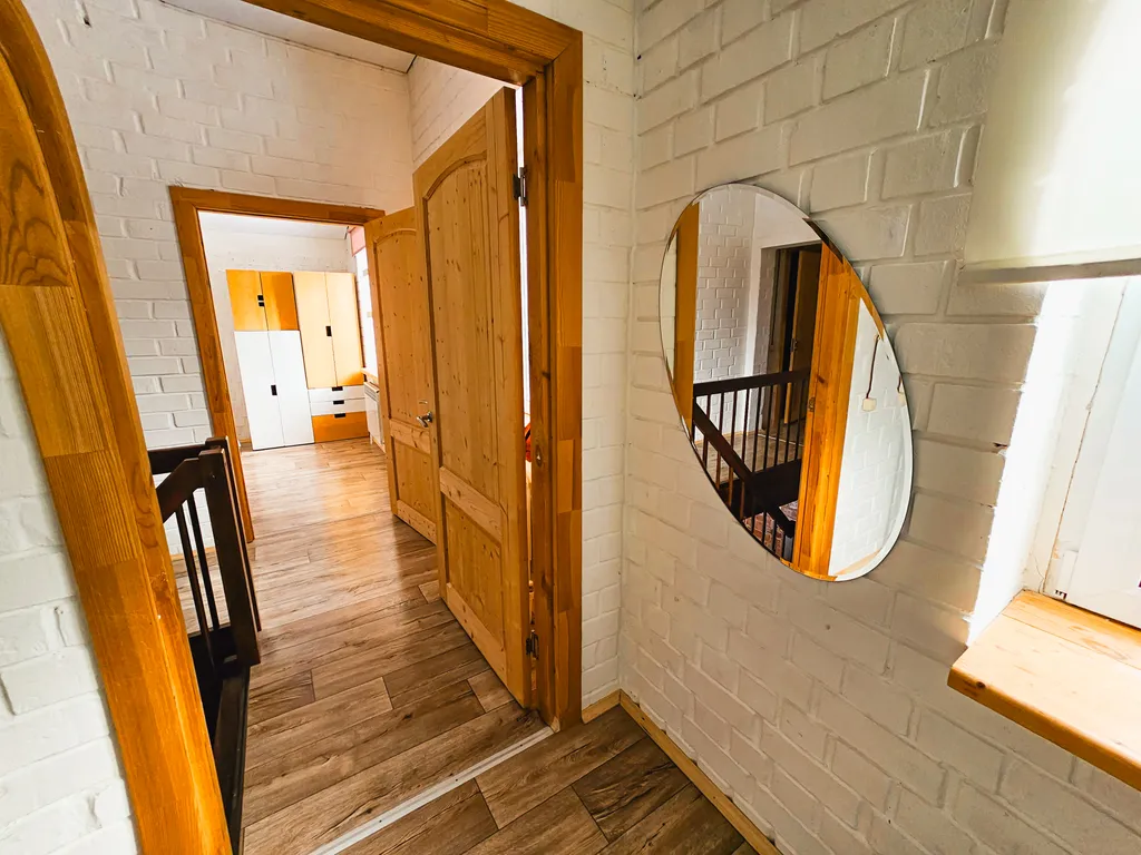 Просторный дом с баней и настольным теннисом в городе