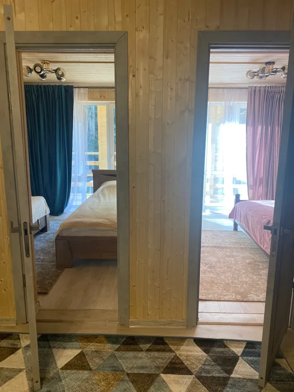 Коттедж в лесу, 12 спальных мест (весь дом)