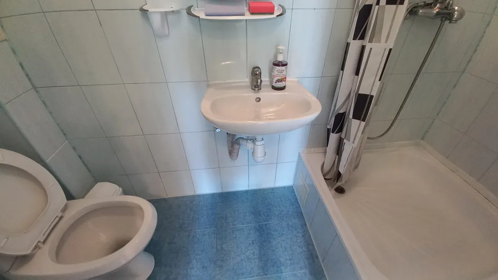 Две смежные комнаты с санузлом для четырёх человек