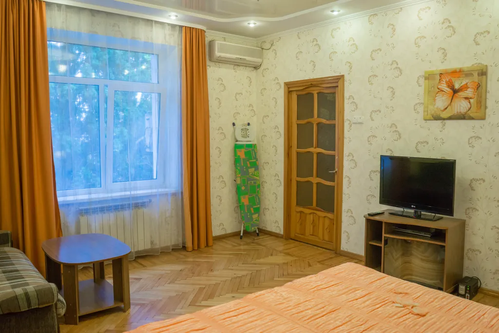 Квартира рядом с набережной со своим двором и паркингом