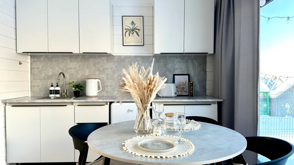 Домик у озера с баней и чаном