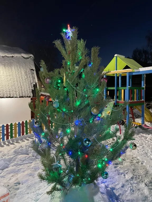 Теремок в горах бревенчатый дом и баня