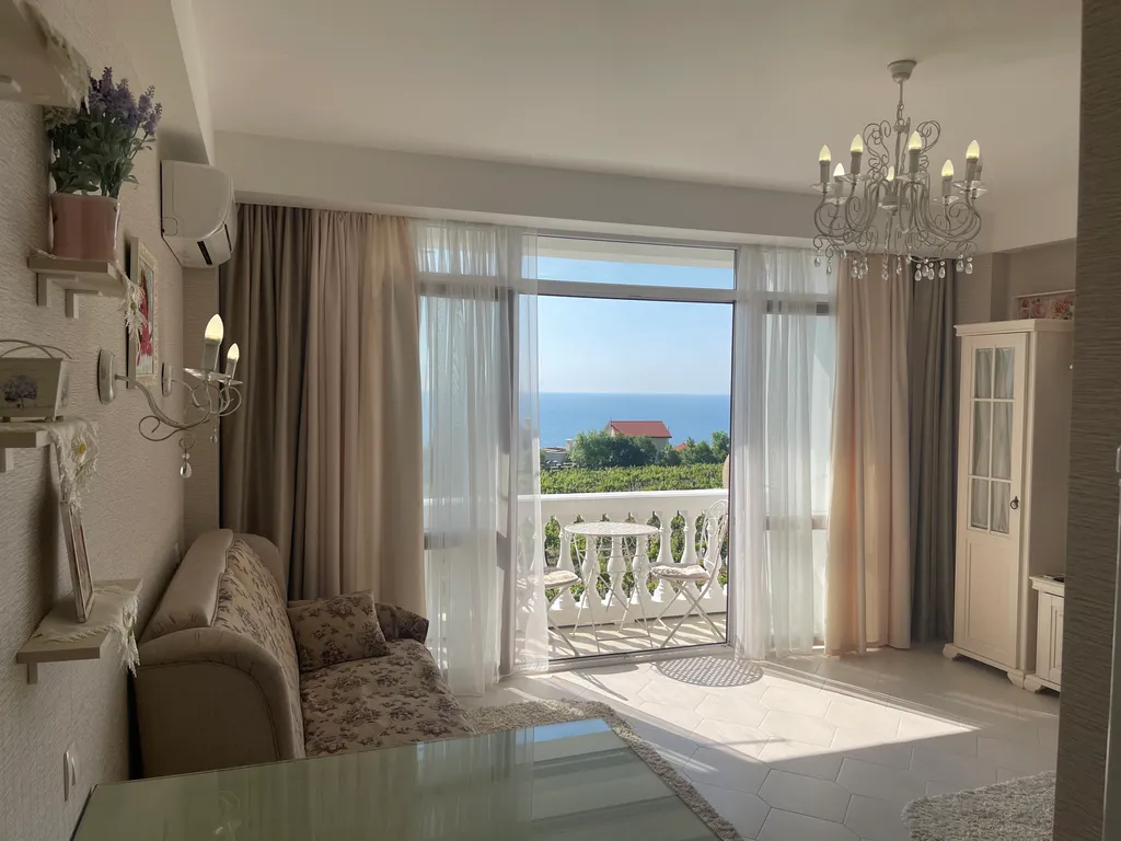 Уютная квартира с видом на море — аренда посуточно в Ливадия