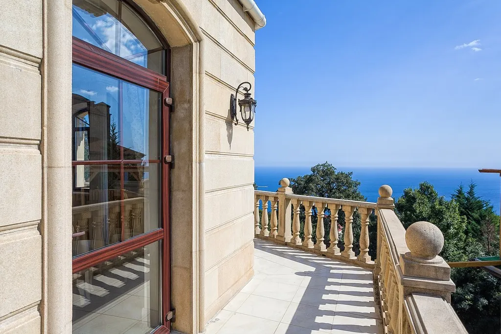 Коттедж Особняк в сосновом лесу с панорамным видом на море, горы — Восход