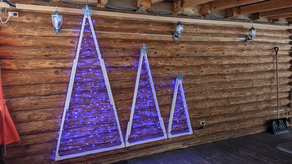 Дом Феникс в лесу