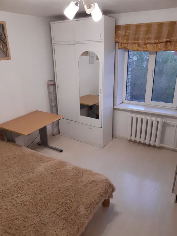 Студия на берегу моря, центр