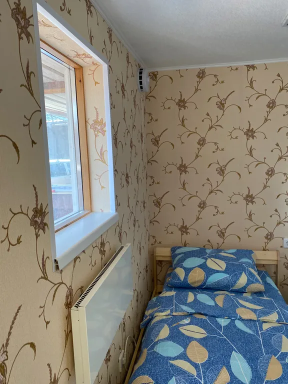 Домик на берегу залива