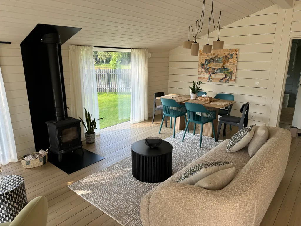 Уютный загородный дом в тишине