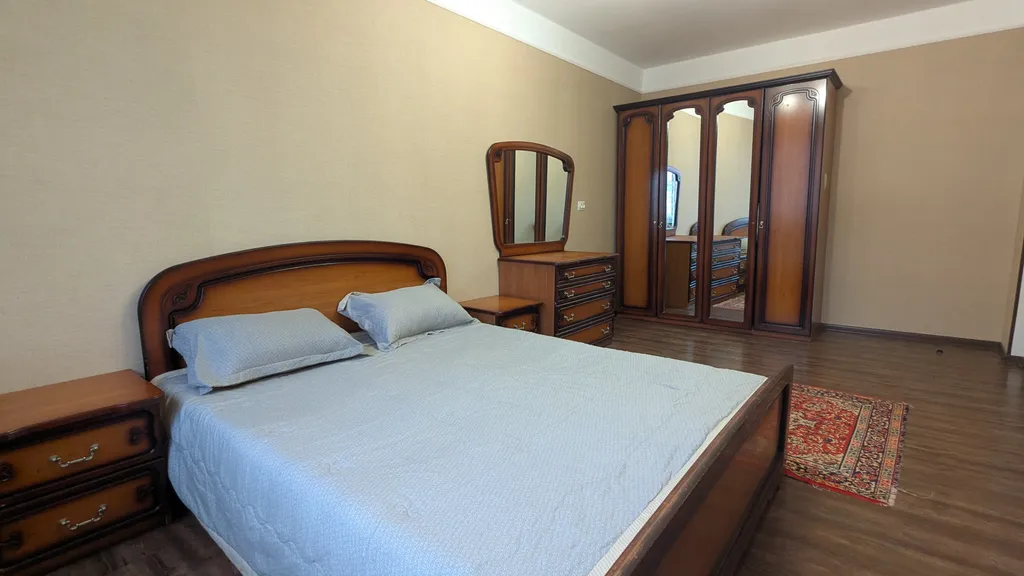 Чистая, двухкомнатная квартира