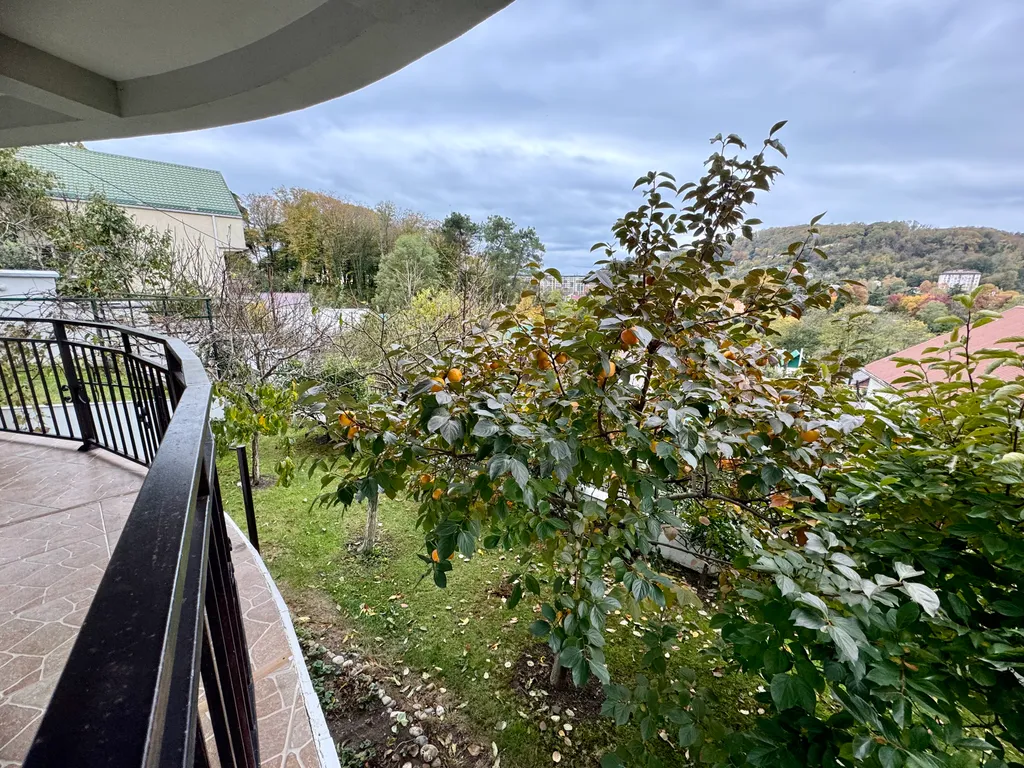 Дом с бассейном и баней у моря