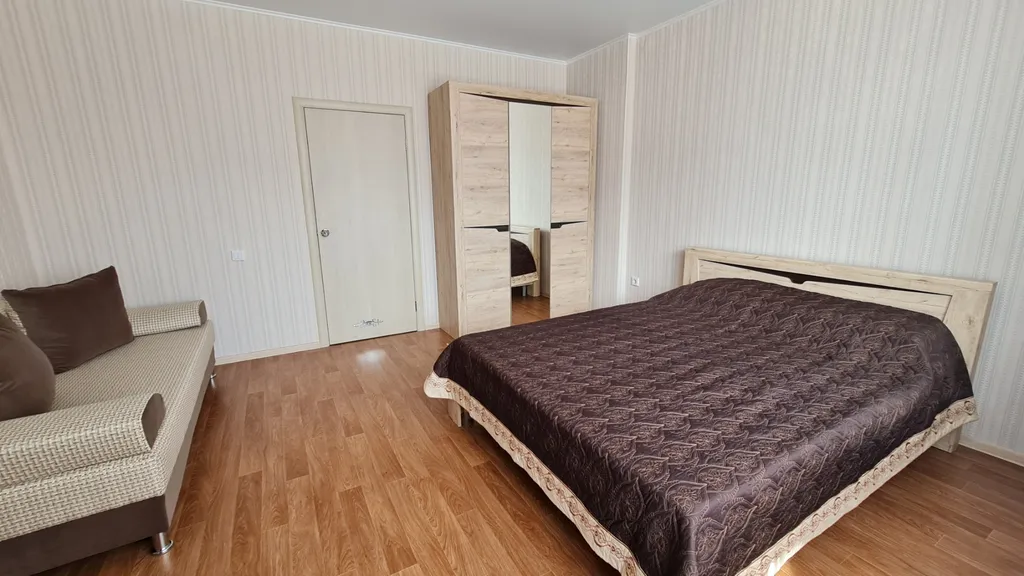 Уютная благоустроенная квартира — аренда посуточно в Тюмень