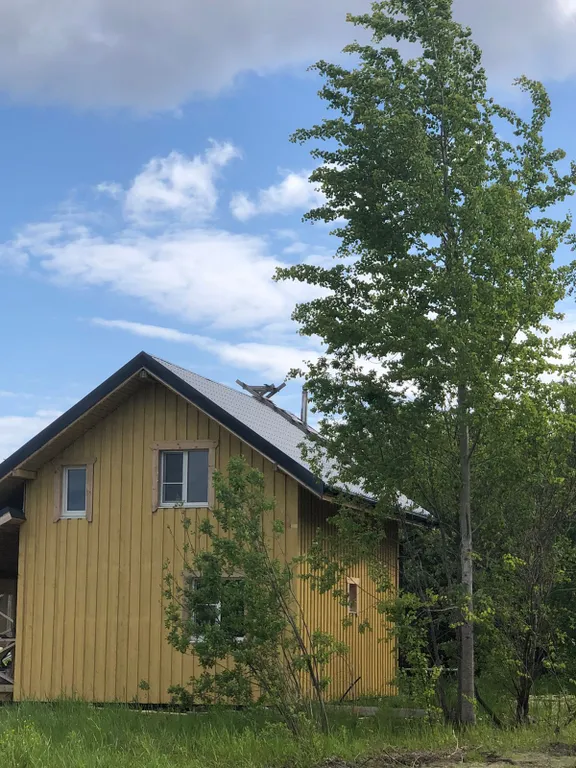 Карельский домик в заливе Ладожского озера