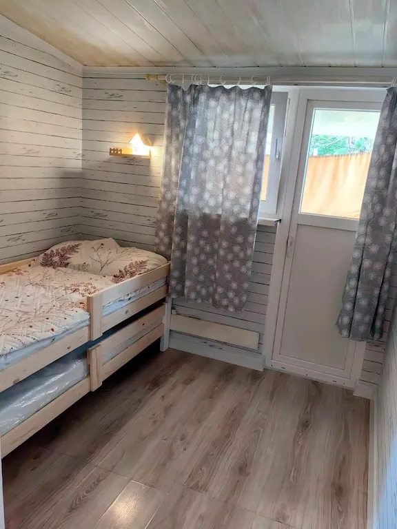 Коттедж Небольшой двухэтажный домик в центре города — Евпатория