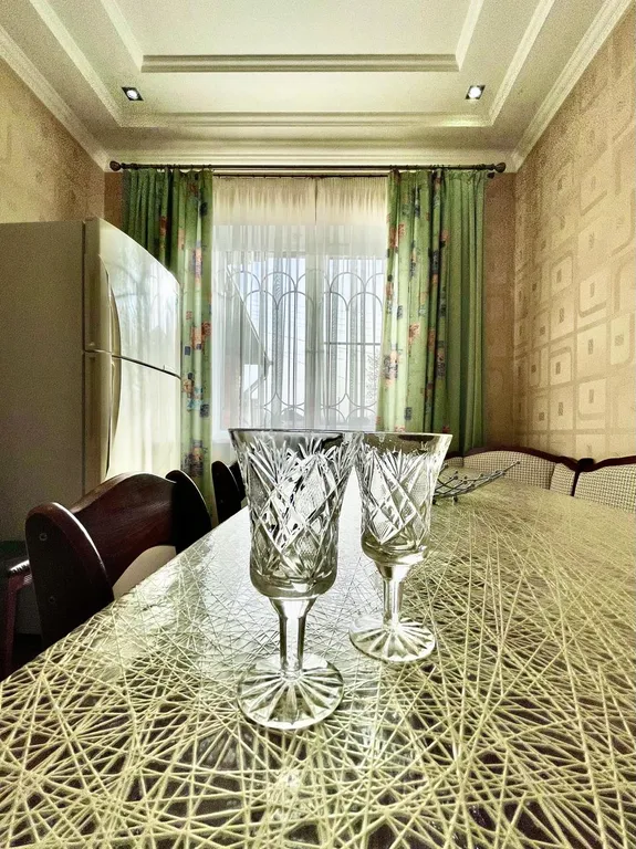 Огромный дом для большой семьи Лоза винограда