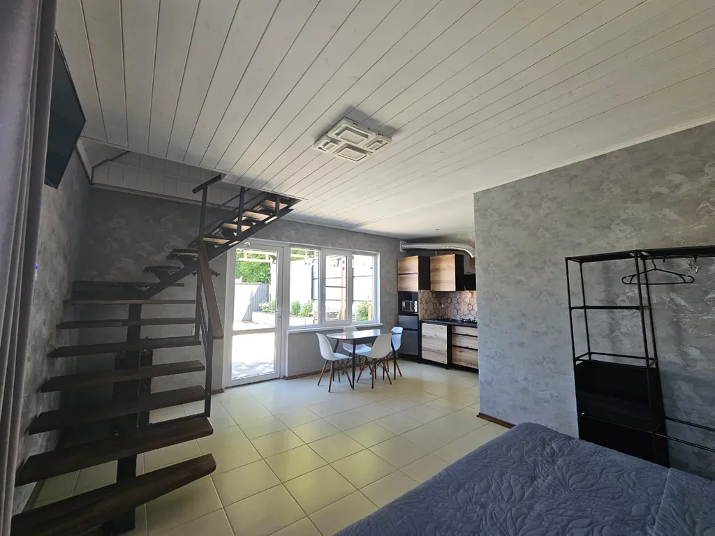 Дом с бассейном