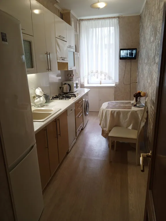 Чистая уютная с высокими потолками квартира