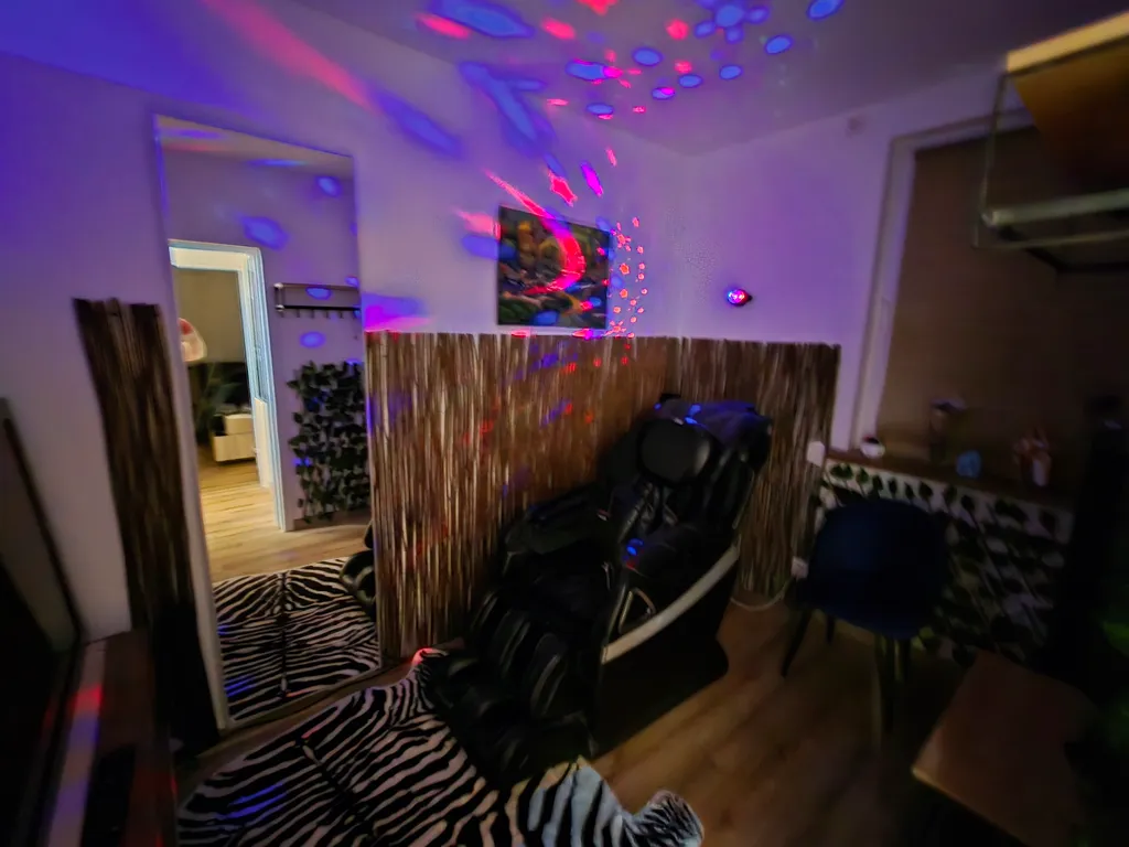 Дом у пруда