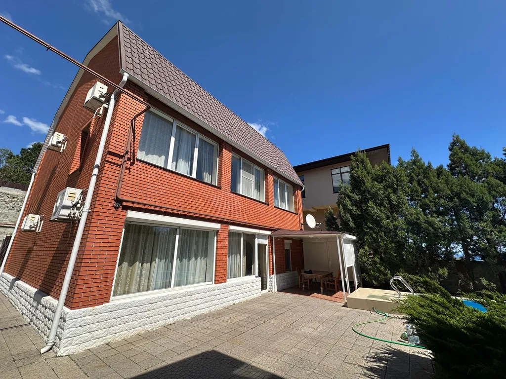 Шикарный коттедж с бассейном