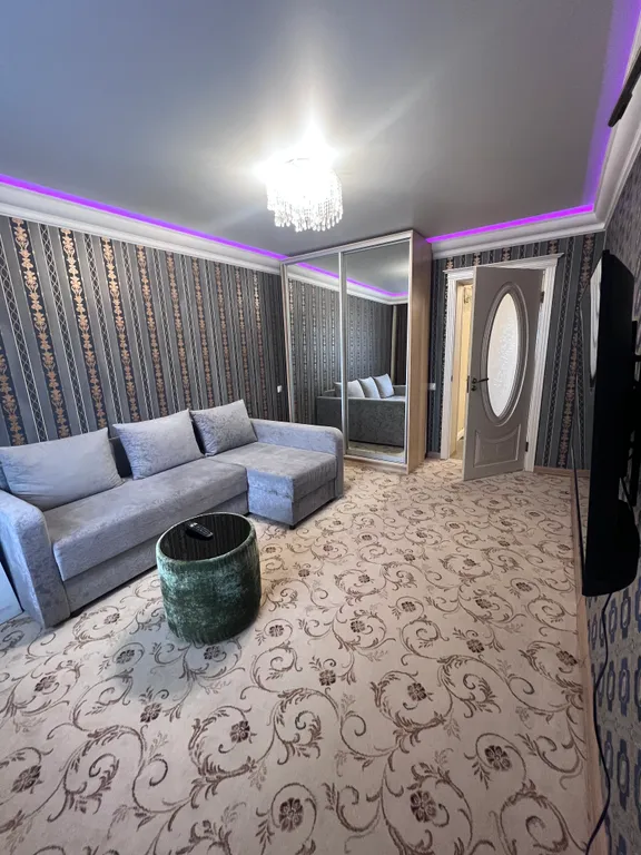 ЦЕНТР.  2 КОМНАТНАЯ КВАРТИРА