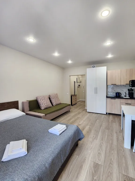 Просторная студия с балконом