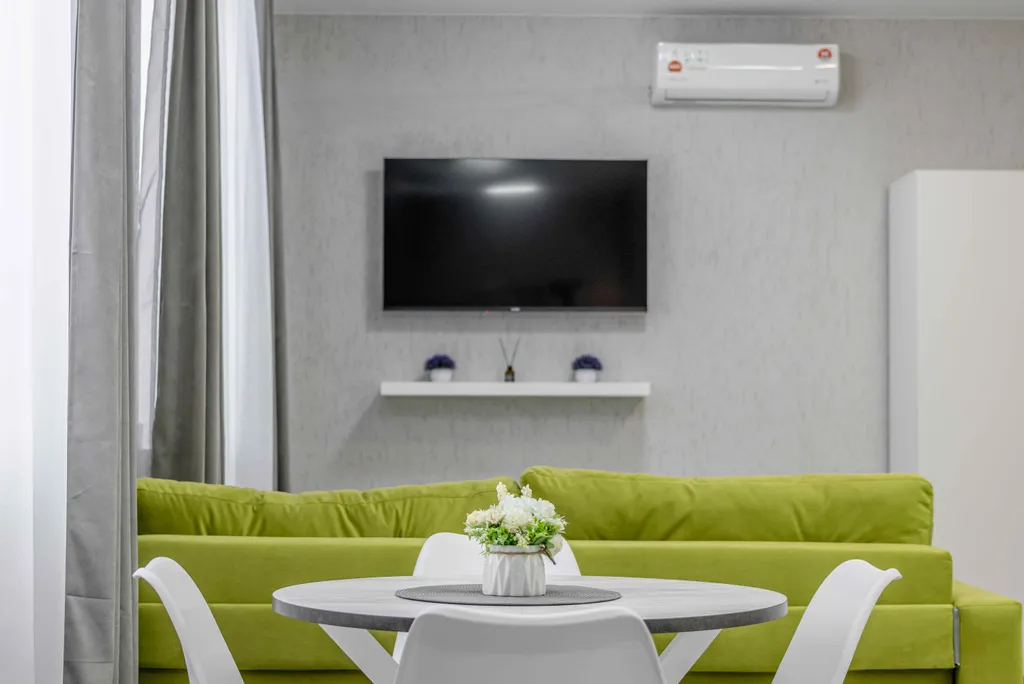 Кто ценит комфорт: новая мебель, техника, бельё