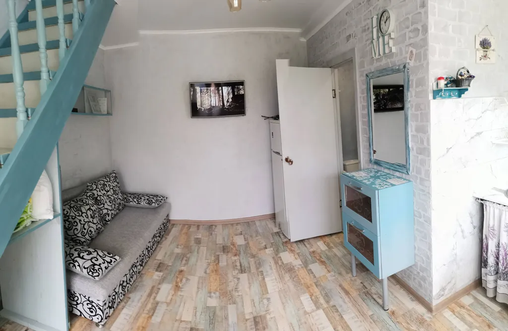 Двухэтажный номер голубой