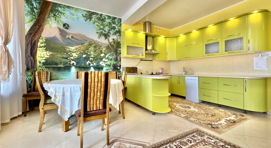 Дом с бассейном в Аутке